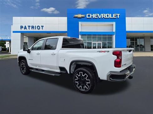 Used 2025 Chevrolet Silverado 2500 LT w/ Convenience Package AWD/4WD image 8