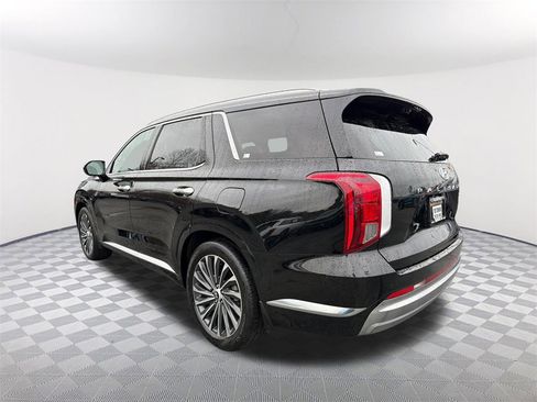 Used 2023 Hyundai Palisade Calligraphy w/ Winter Package image 7