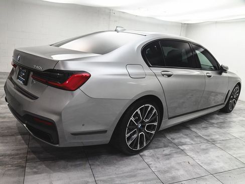 Used 2022 BMW 740i xDrive w/ M Sport Package image 5
