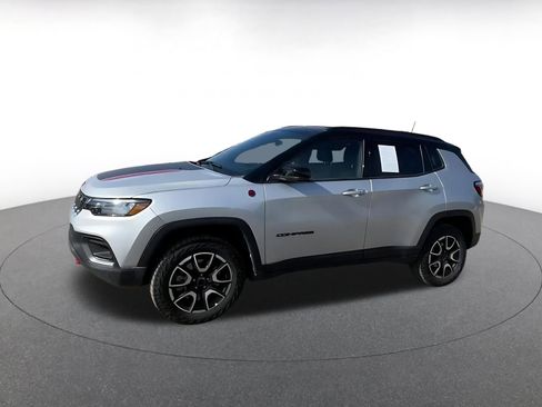 Used 2025 Jeep Compass Trailhawk image 7