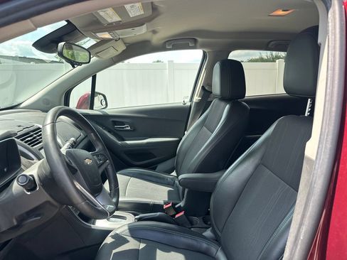 Used 2016 Chevrolet Trax LT w/ LT Convenience Package FWD image 9