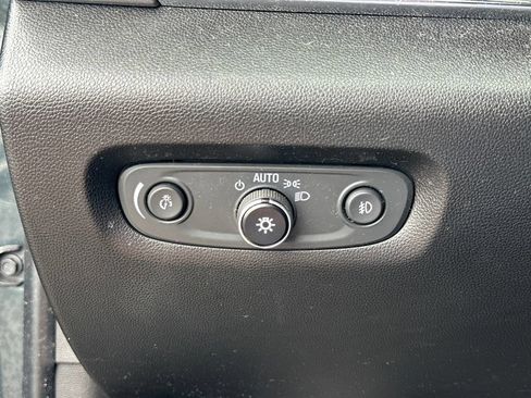 Used 2018 Chevrolet Traverse LT FWD image 18