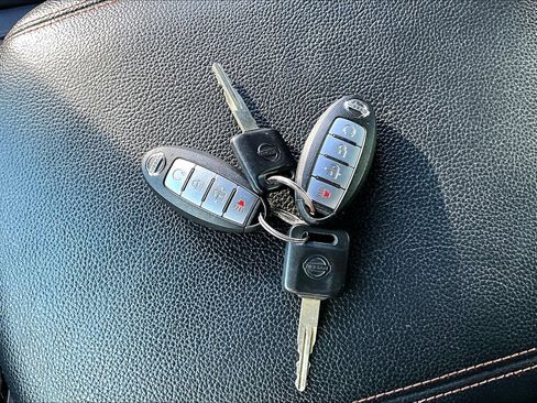 Used 2021 Nissan Titan PRO-4X w/ Pro-4x Convenience Package image 34