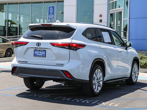 Used 2023 Toyota Highlander Limited FWD image 7