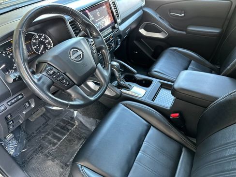 Used 2022 Nissan Frontier SV w/ SV Premium Package RWD image 9