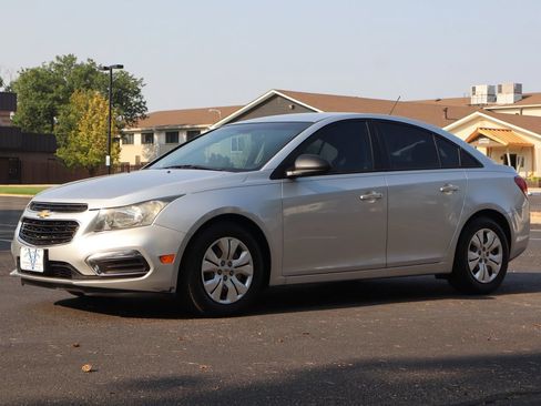 Used 2016 Chevrolet Cruze LS FWD image 11