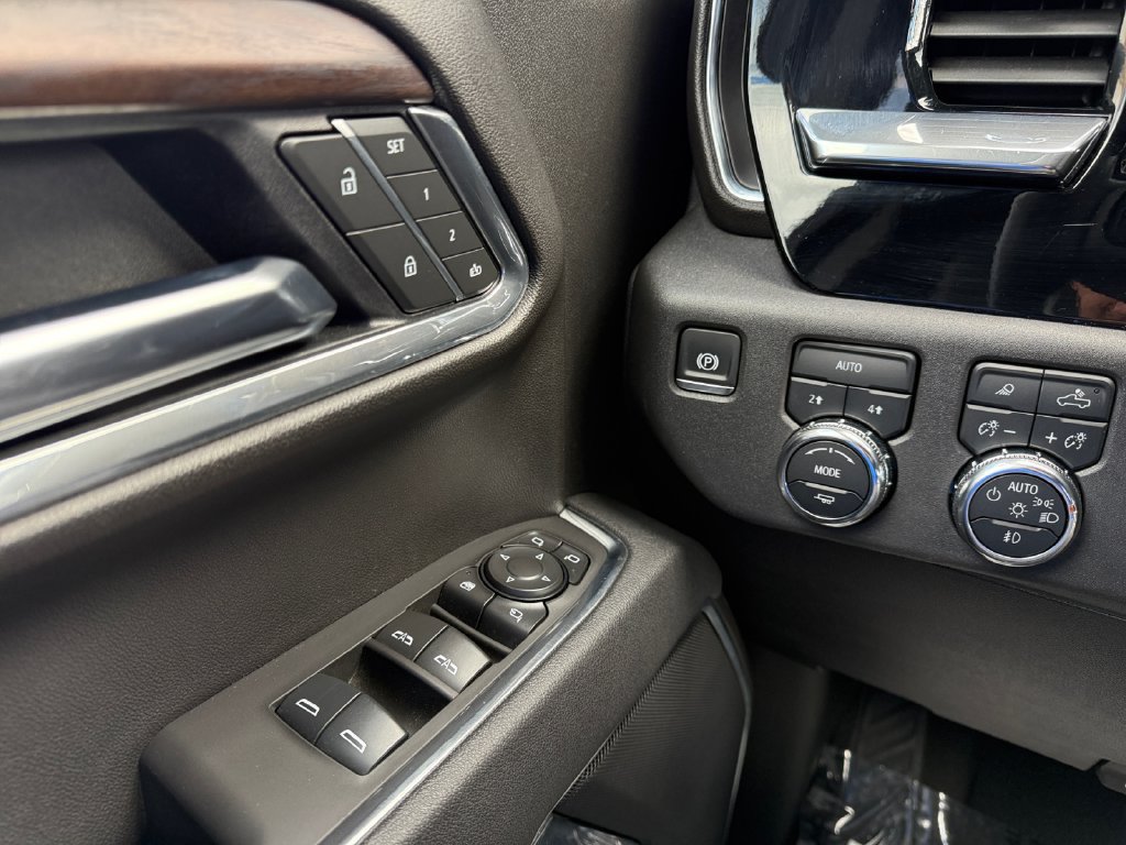 Used 2025 GMC Sierra 1500 SLT AWD/4WD image 19