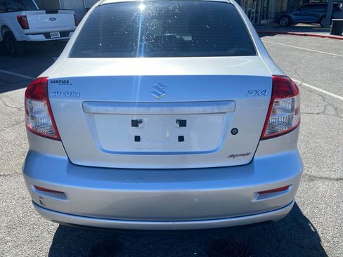 Used 2011 Suzuki SX4 Sport SE FWD image 6