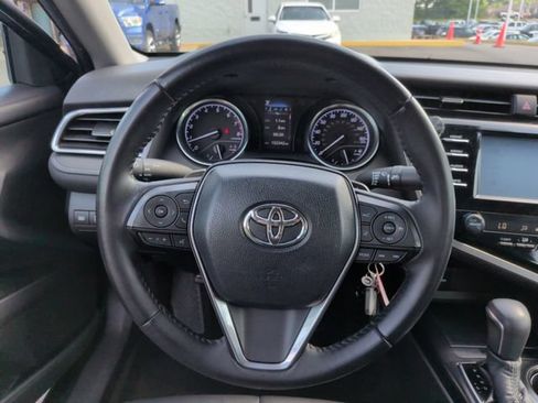 Used 2018 Toyota Camry SE FWD image 13