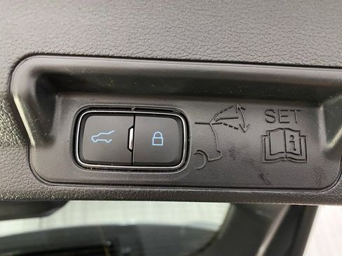 Used 2022 Ford Explorer XLT w/ Equipment Group 202A image 14