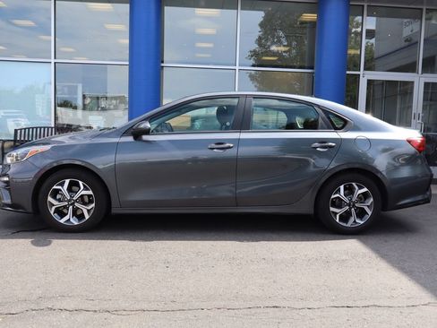 Used 2021 Kia Forte LXS FWD image 2