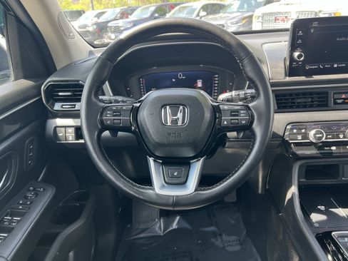 Used 2025 Honda Pilot Elite image 16