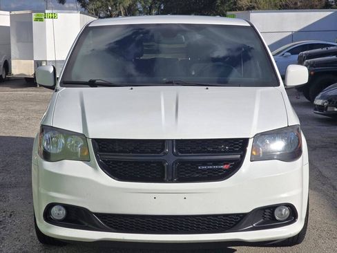 Used 2019 Dodge Grand Caravan SE FWD image 2