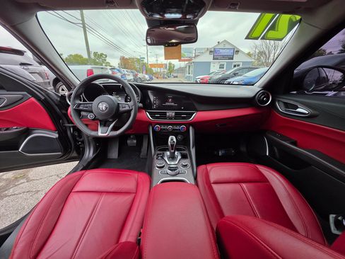 Used 2021 Alfa Romeo Giulia Ti w/ Nero Edizione image 17