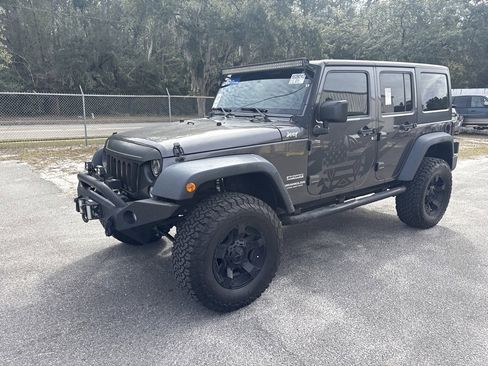 Used 2017 Jeep Wrangler Unlimited Sahara w/ Connectivity Group image 8