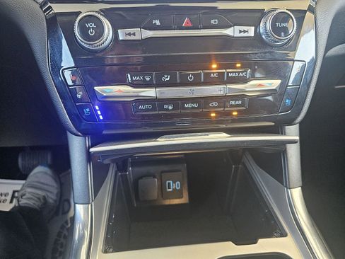 Used 2022 Ford Explorer Limited w/ Equipment Group 301A image 61