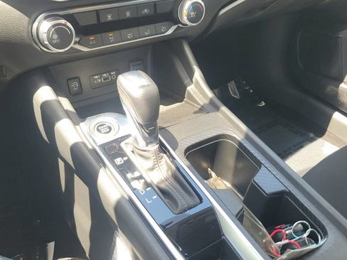 Used 2024 Nissan Sentra SV FWD image 15