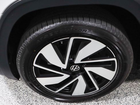 Used 2024 Volkswagen Atlas SE image 11