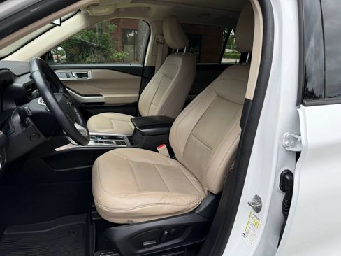 Used 2021 Ford Explorer Limited w/ Equipment Group 301A RWD image 13