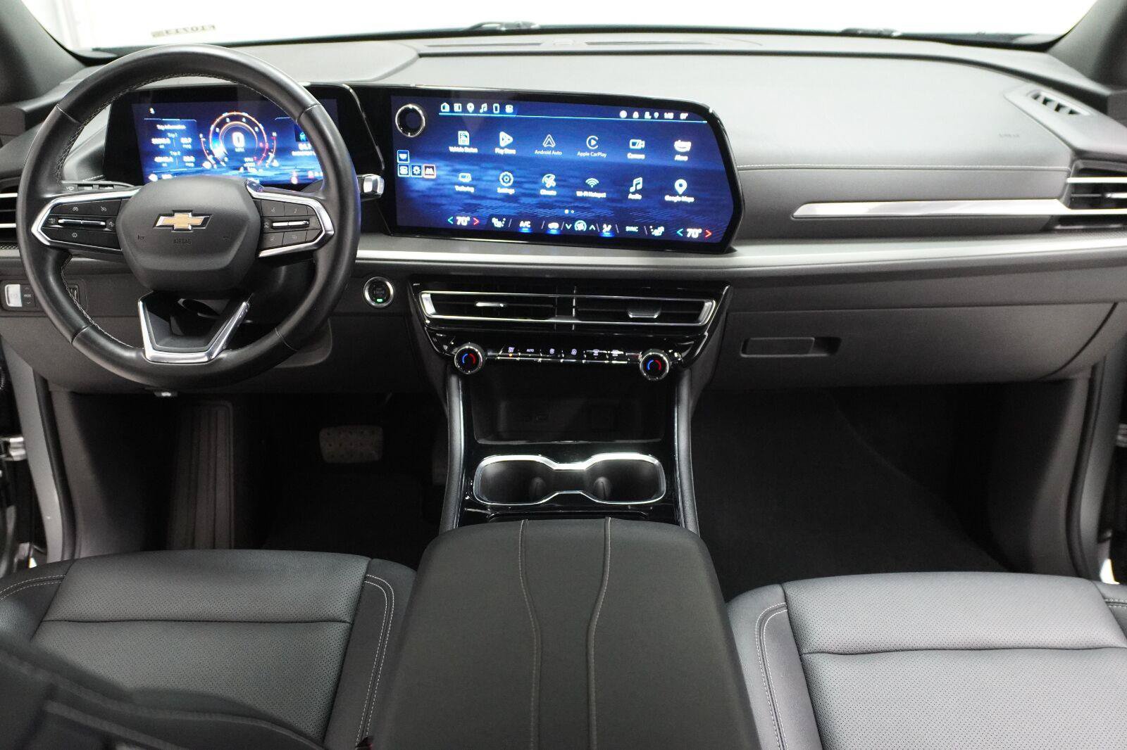 Used 2025 Chevrolet Traverse LT FWD image 14