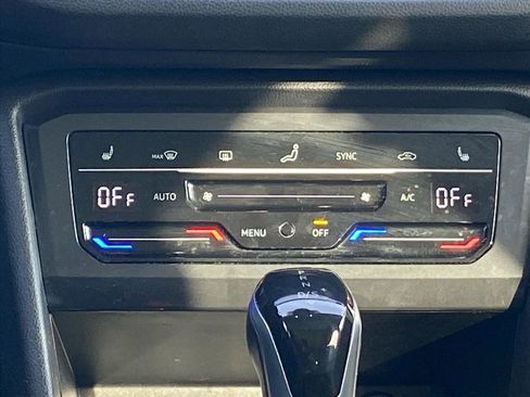 Certified 2022 Volkswagen Tiguan SE w/ Panoramic Sunroof Package image 9