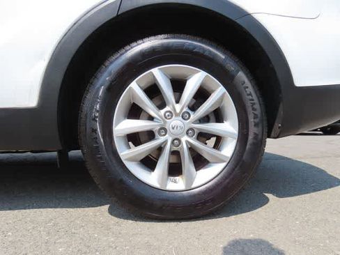 Used 2016 Kia Sorento AWD w/ LX Convenience Package image 10