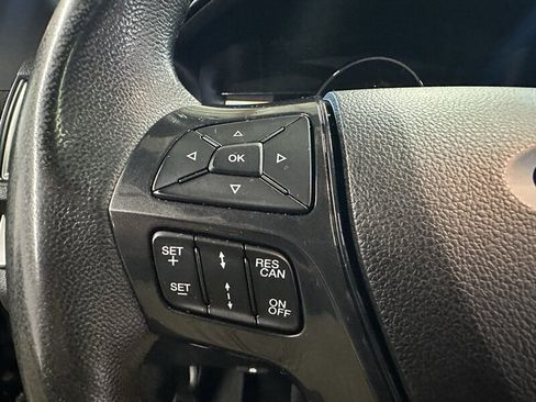 Used 2018 Ford Explorer XLT w/ XLT Appearance Package AWD/4WD image 28
