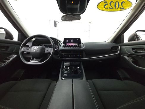 Used 2025 Nissan Rogue S image 2