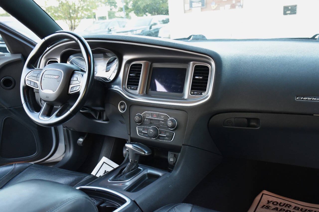Used 2021 Dodge Charger SXT w/ Leather Interior Group RWD image 12