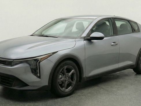 Used 2025 Kia K4 LXS image 3