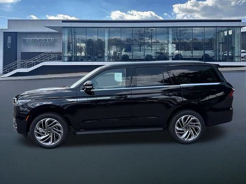 New 2027 Lincoln Navigator Premiere RWD image 4