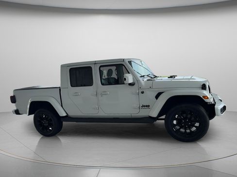 Used 2021 Jeep Gladiator Overland AWD/4WD image 6
