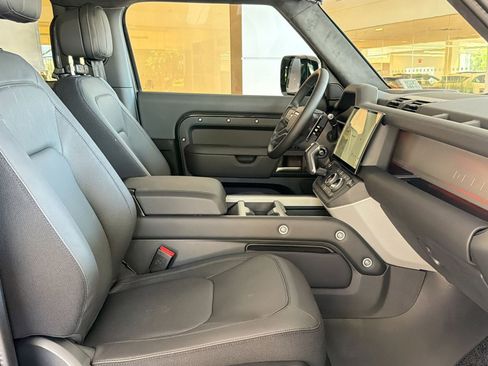 New 2026 Land Rover Defender 90 V8 AWD/4WD image 31