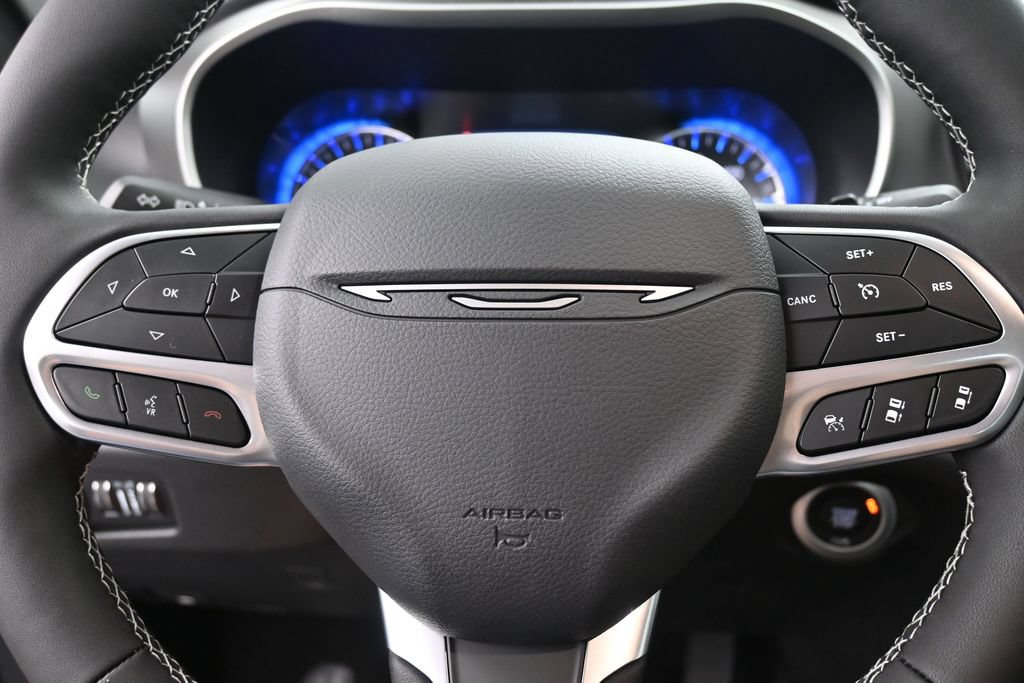 New 2027 Chrysler Pacifica Select w/ Family Tech Group FWD image 26