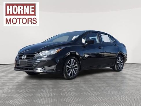 Used 2023 Nissan Versa SV image 1