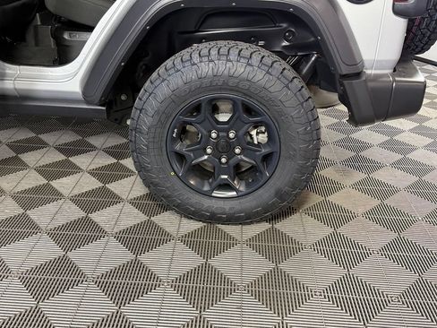 Certified 2023 Jeep Wrangler Unlimited AWD/4WD image 12