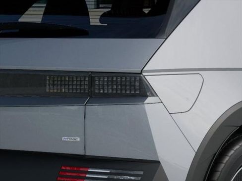 New 2025 Hyundai Ioniq 5 SE image 10