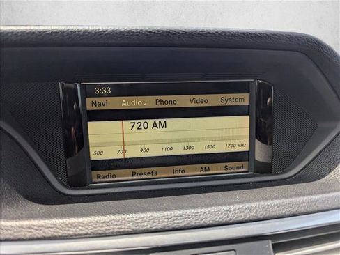Used 2011 Mercedes-Benz E 350 BlueTEC Sedan image 19