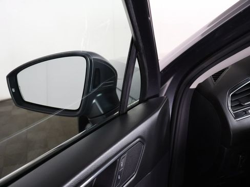 Used 2024 Volkswagen Tiguan SE w/ Panoramic Sunroof Package AWD/4WD image 35
