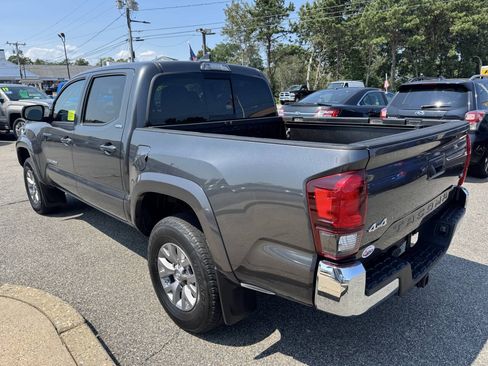 Used 2018 Toyota Tacoma SR5 AWD/4WD image 7
