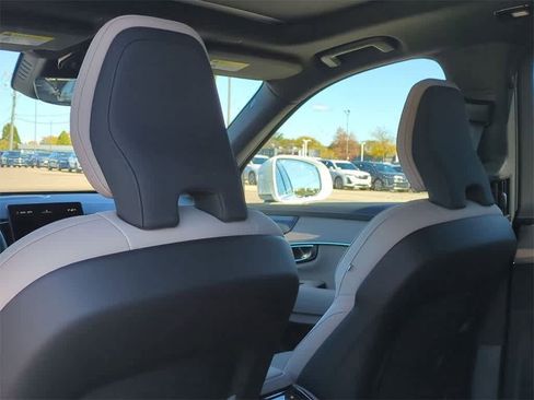 New 2026 Volvo XC90 B6 Plus w/ Protection Package Premier image 16