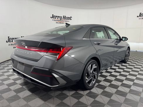 Used 2025 Hyundai Elantra SEL FWD image 7