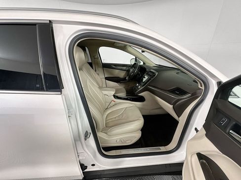 Used 2017 Lincoln MKC Reserve FWD image 28