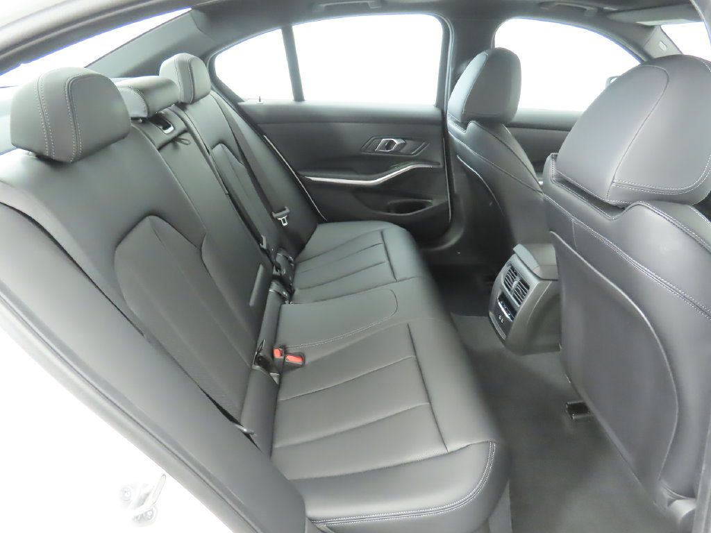 Used 2026 BMW 330i Sedan w/ Convenience Package RWD image 23