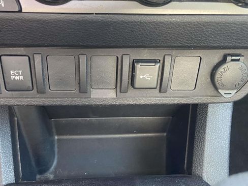 Used 2022 Toyota Tacoma SR AWD/4WD image 28