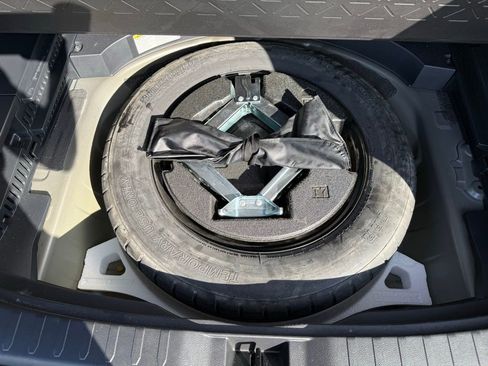 Used 2021 Toyota RAV4 XLE w/ Convenience Package image 27