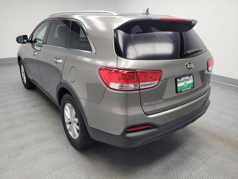 Used 2016 Kia Sorento LX w/ LX Convenience Package image 5