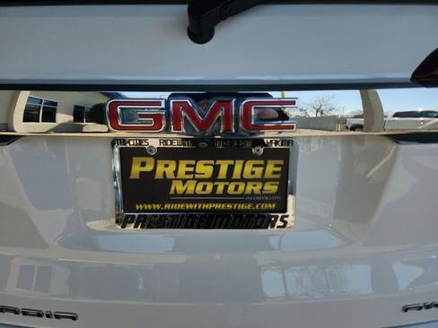 Used 2023 GMC Acadia Denali image 28