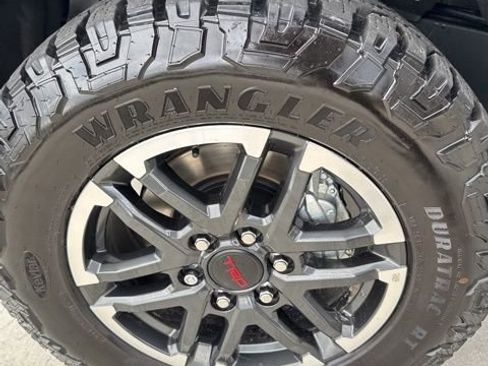 Used 2025 Toyota Tacoma SR5 image 18