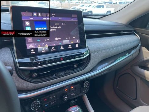 Used 2022 Jeep Compass Latitude image 33